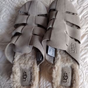 UGG AUSTRALIA WOODEN CLOGS